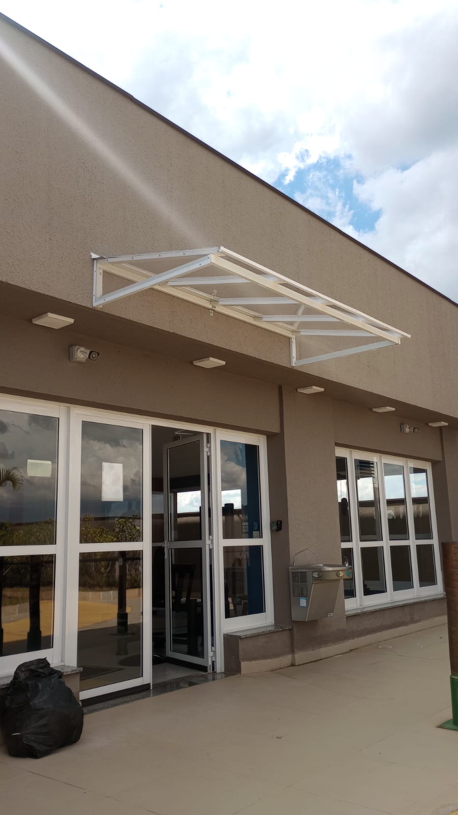 Conheça mais: Toldo Fixo em Policarbonato Compacto