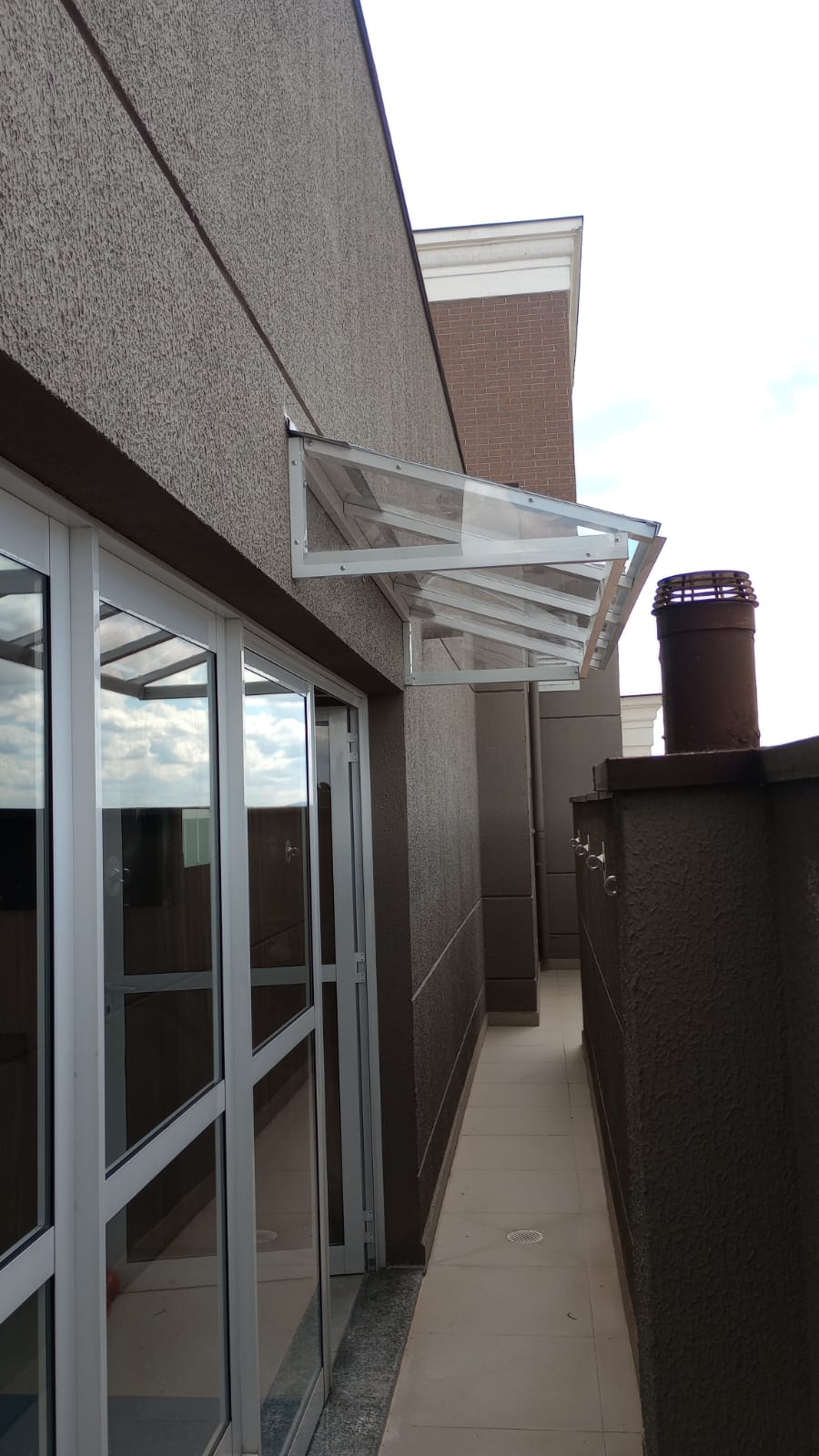 Conheça mais: Toldo Fixo em Policarbonato Compacto